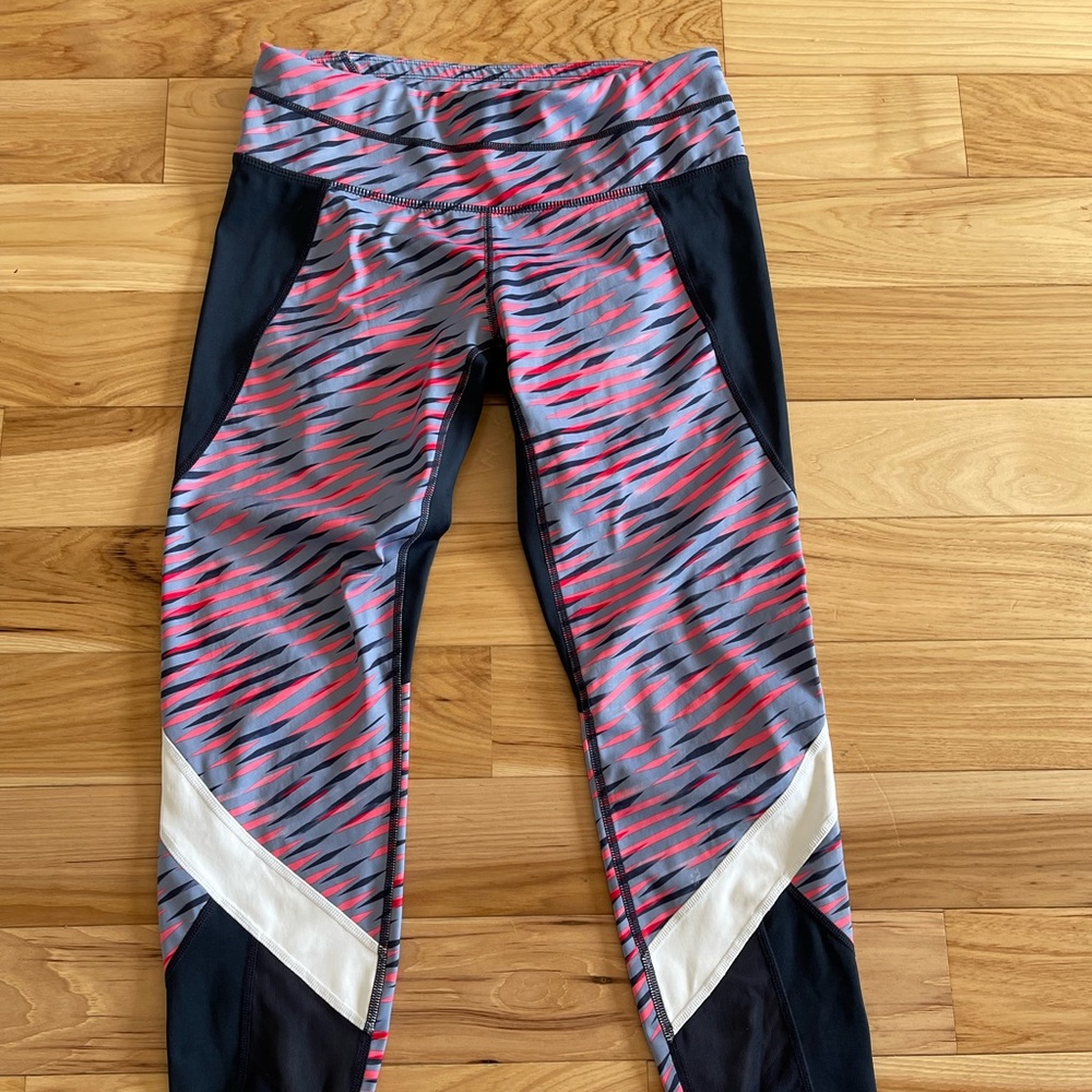 Athleta Cropped Style Yoga Pants/Leggings/Tights (Size Small Petite SP)